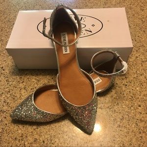 Steve Madden Latvian size 9 Silver Glitter Flats